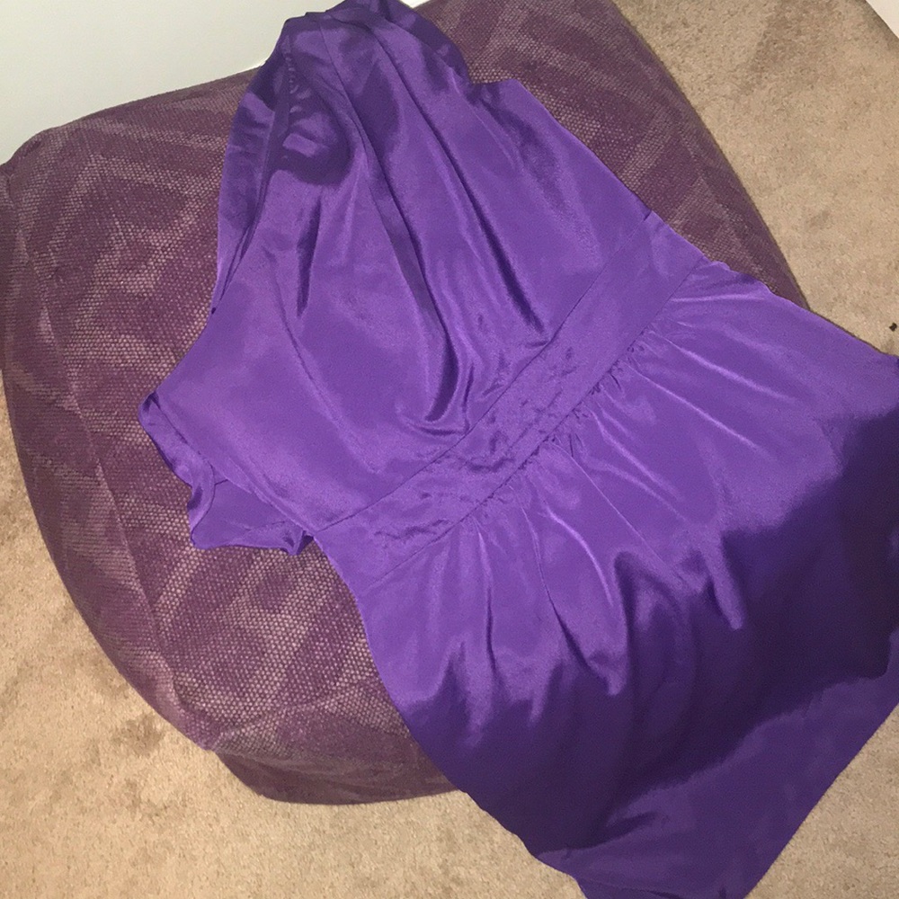 One shoulder, nice gown!